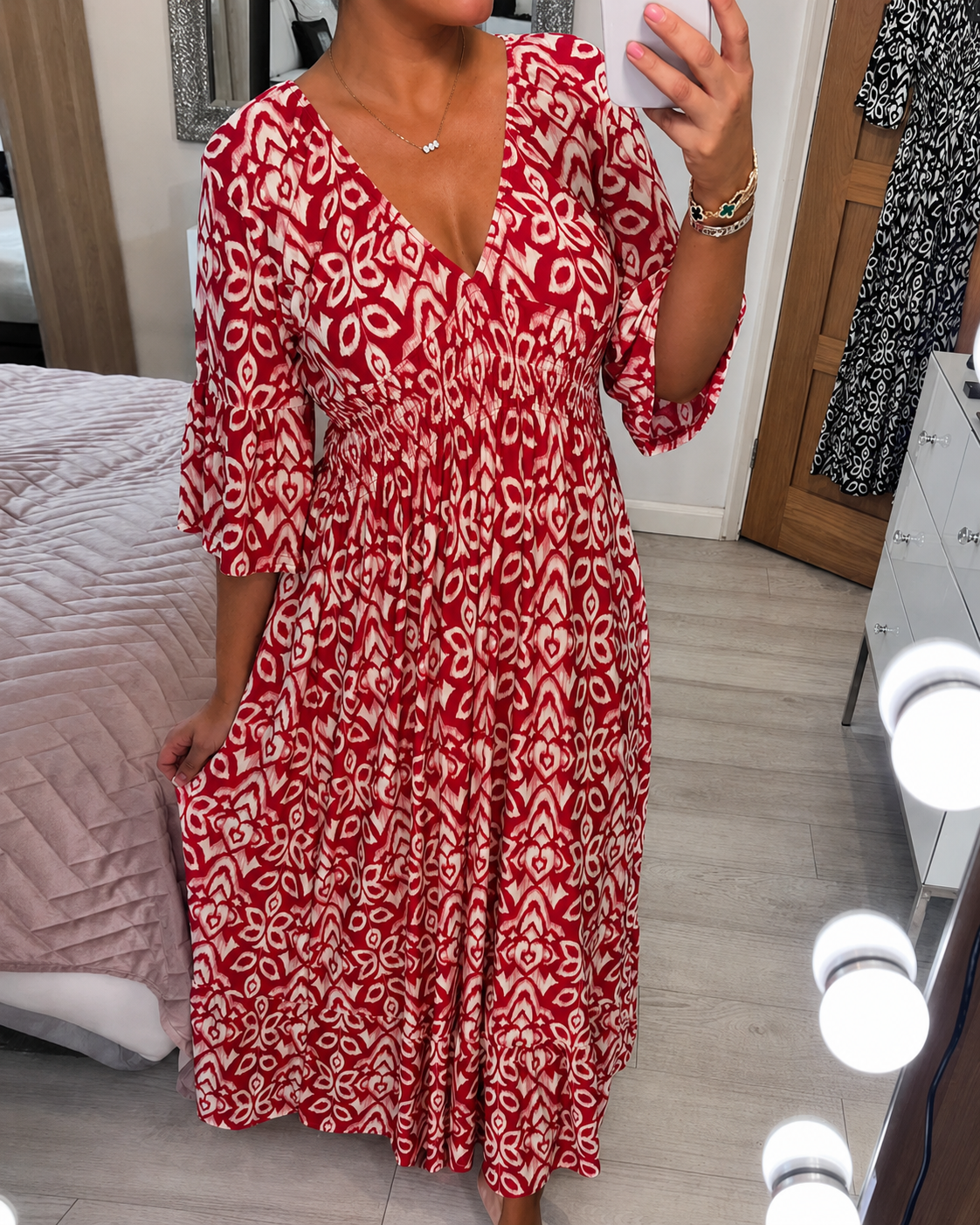 Yvonne - Schickes Rüschenkleid