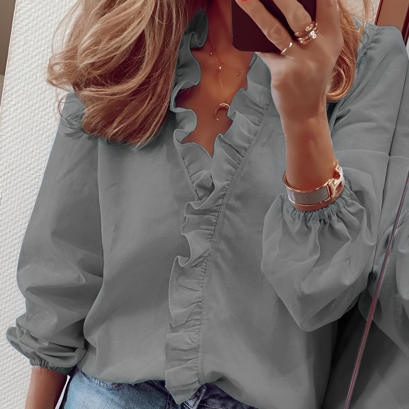 Martha - Elegante Damenbluse mit Rüschen und V-Ausschnitt