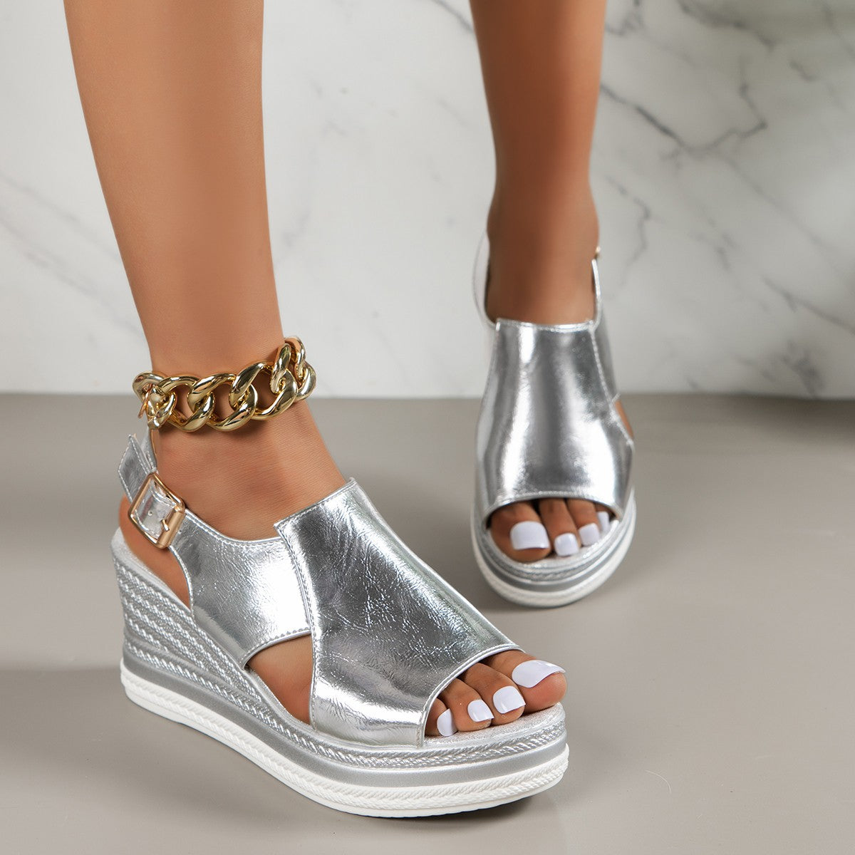 Alicia - Sandalen mit breiter Sohle und Schnallen