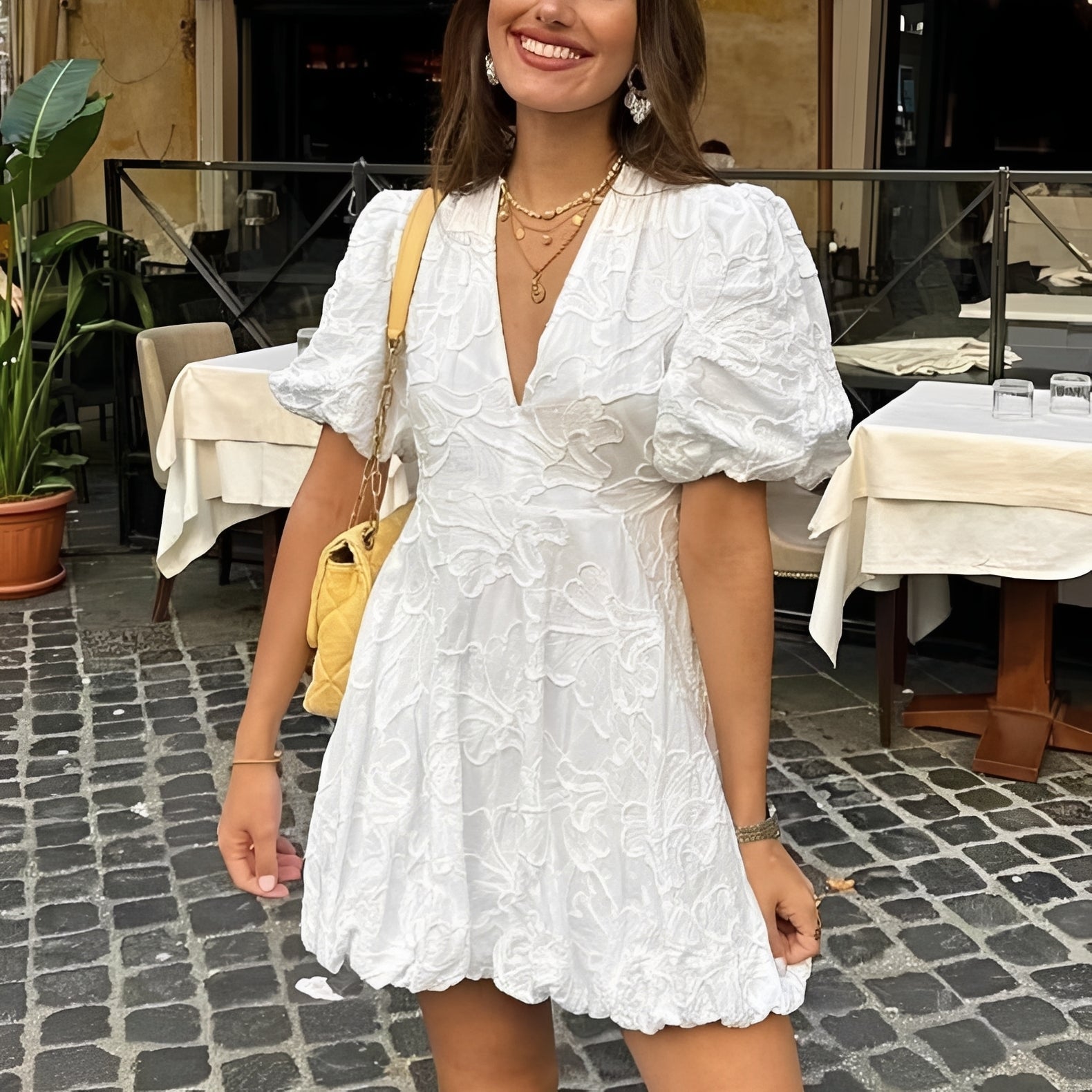 Claudia - Elegantes besticktes Kleid in Mini-Länge