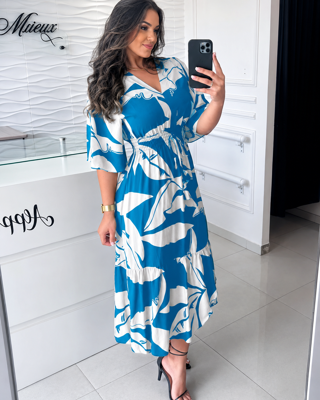 Agathe - Elegantes Midikleid mit V-Ausschnitt