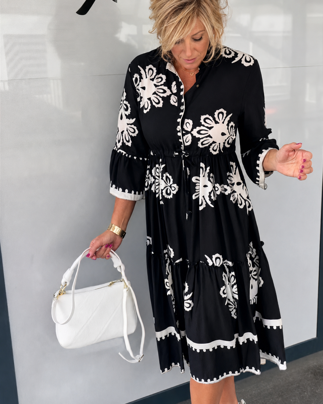 Lelia - Elegantes Midikleid mit teilweiser Knopfleiste