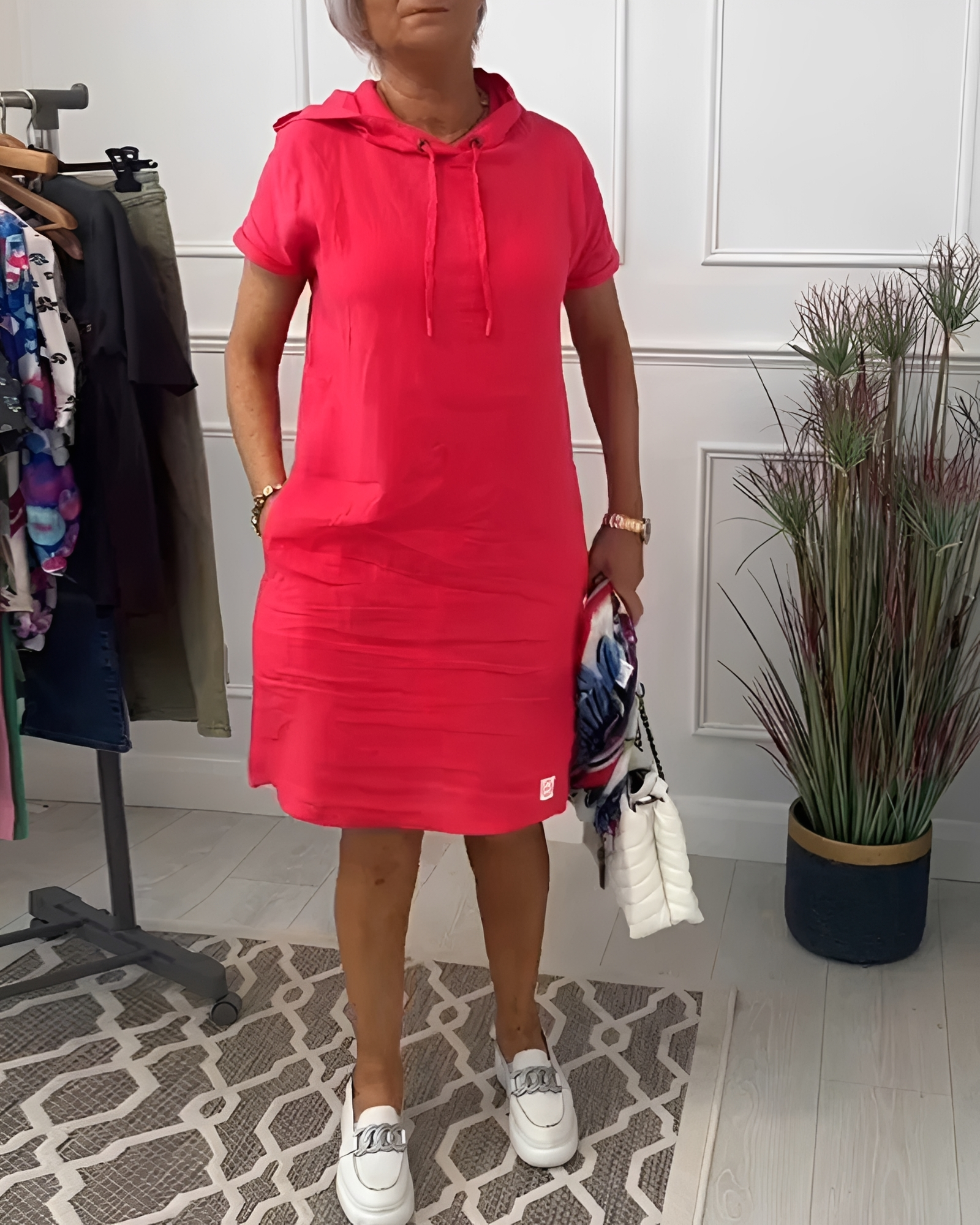 Tasha - Bequemes Midikleid mit Kapuze