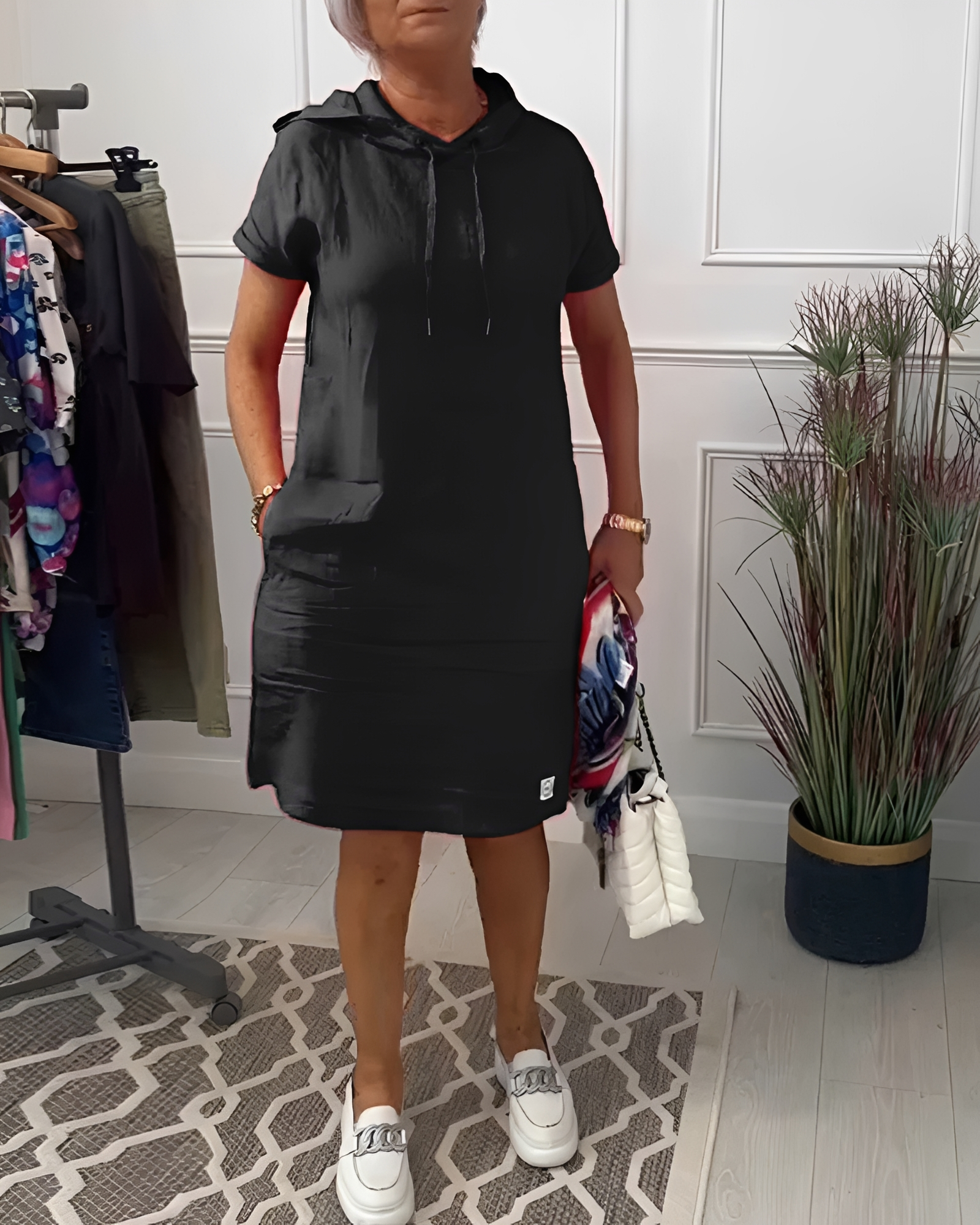 Tasha - Bequemes Midikleid mit Kapuze