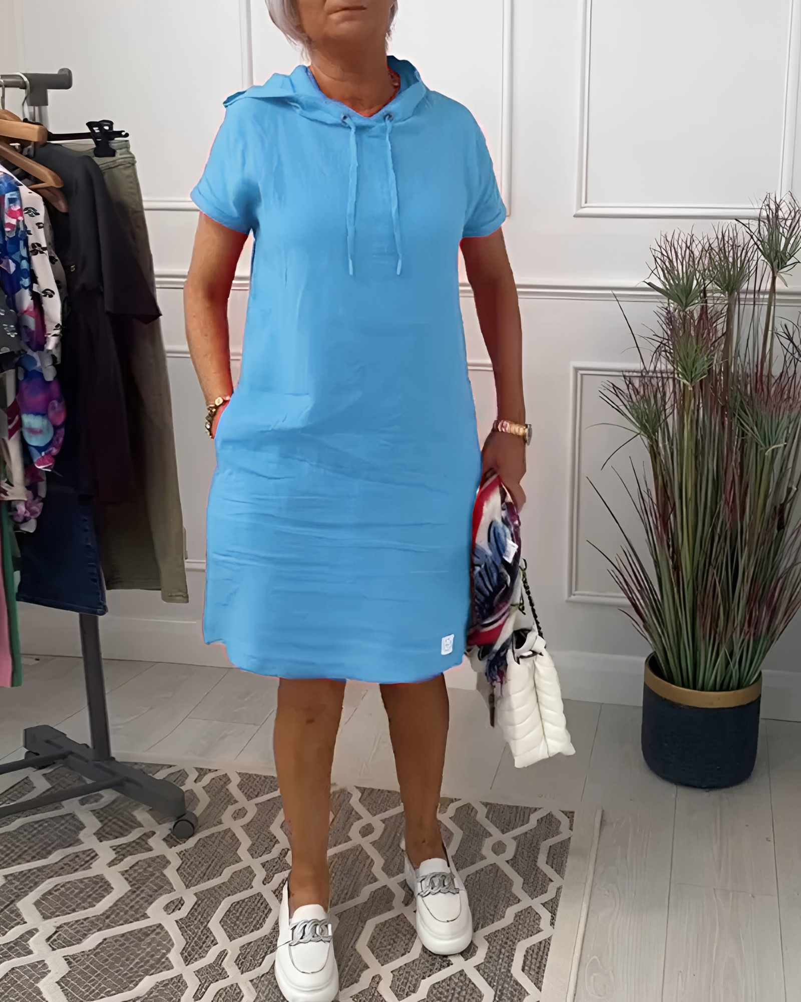 Tasha - Bequemes Midikleid mit Kapuze