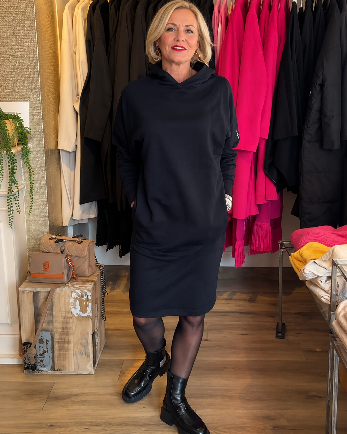 Annette - Elegantes Kapuzenkleid