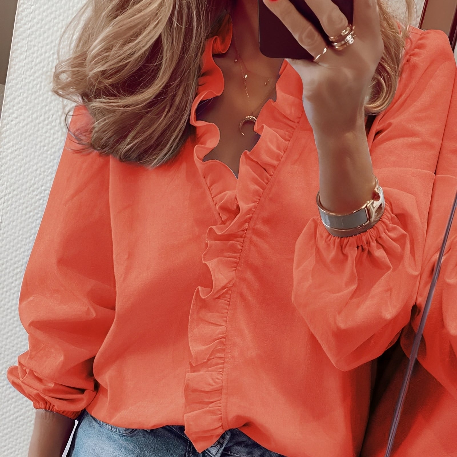 Martha - Elegante Damenbluse mit Rüschen und V-Ausschnitt