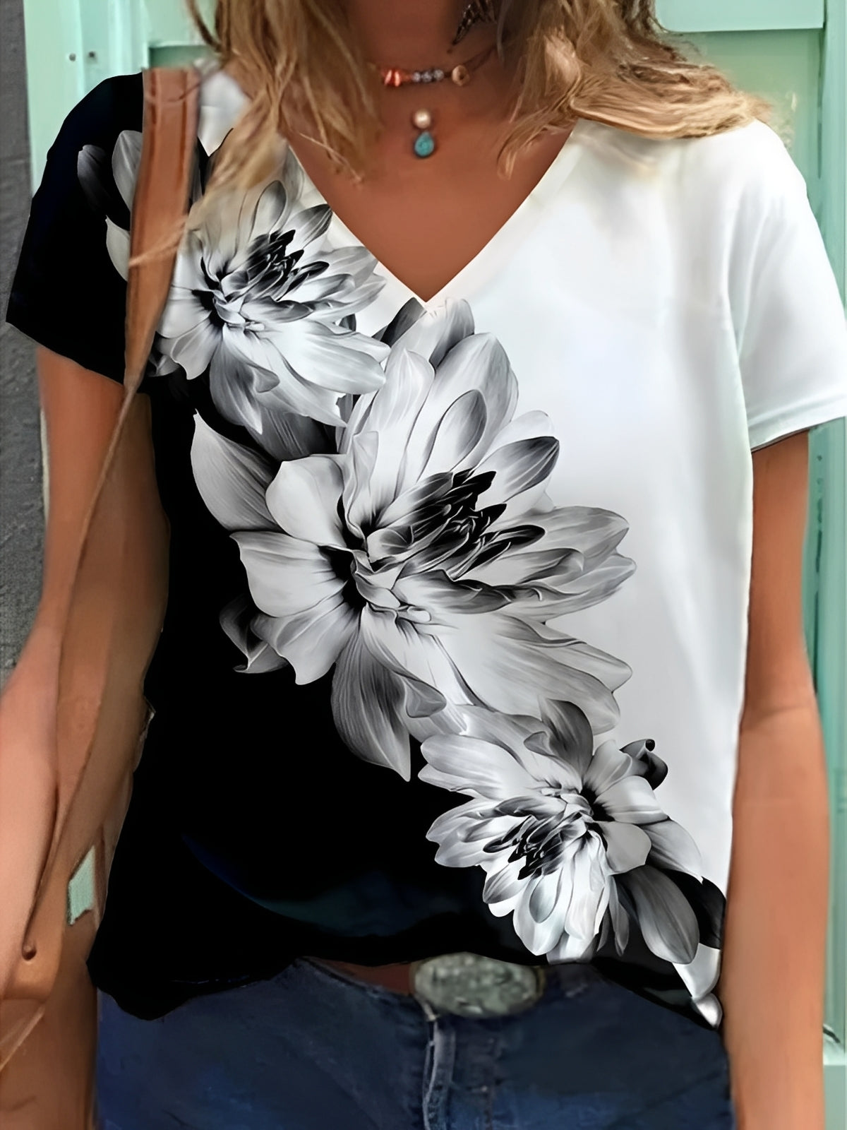Niki - Schickes Damenoberteil mit Blumenmuster