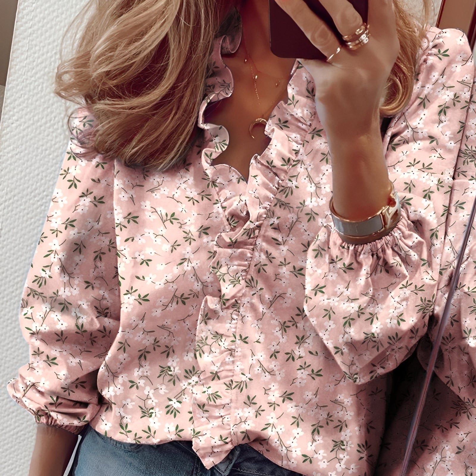Martha - Elegante Damenbluse mit Rüschen und V-Ausschnitt