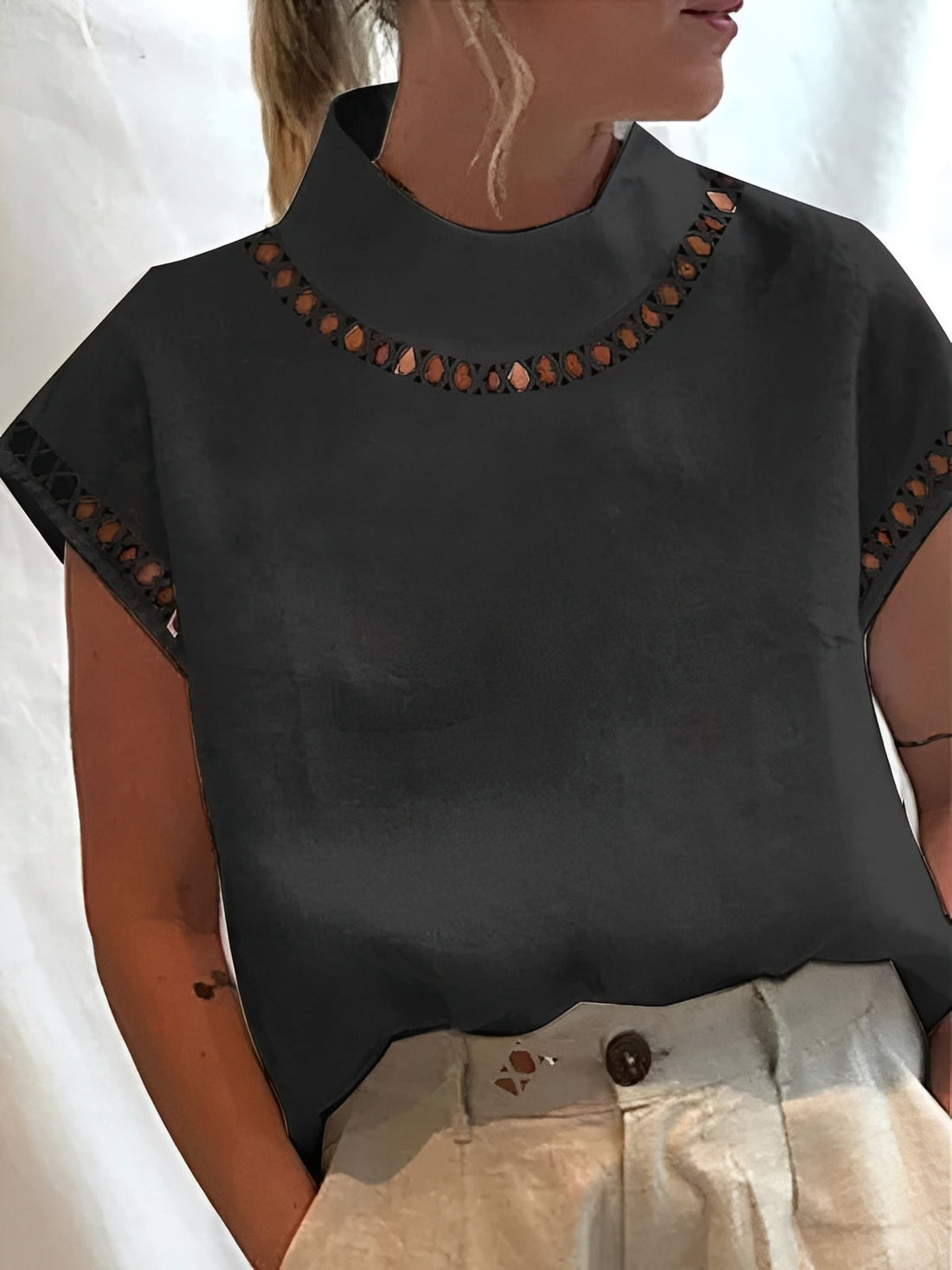 Nannie - Elegantes Damen-Top mit Ausschnitt