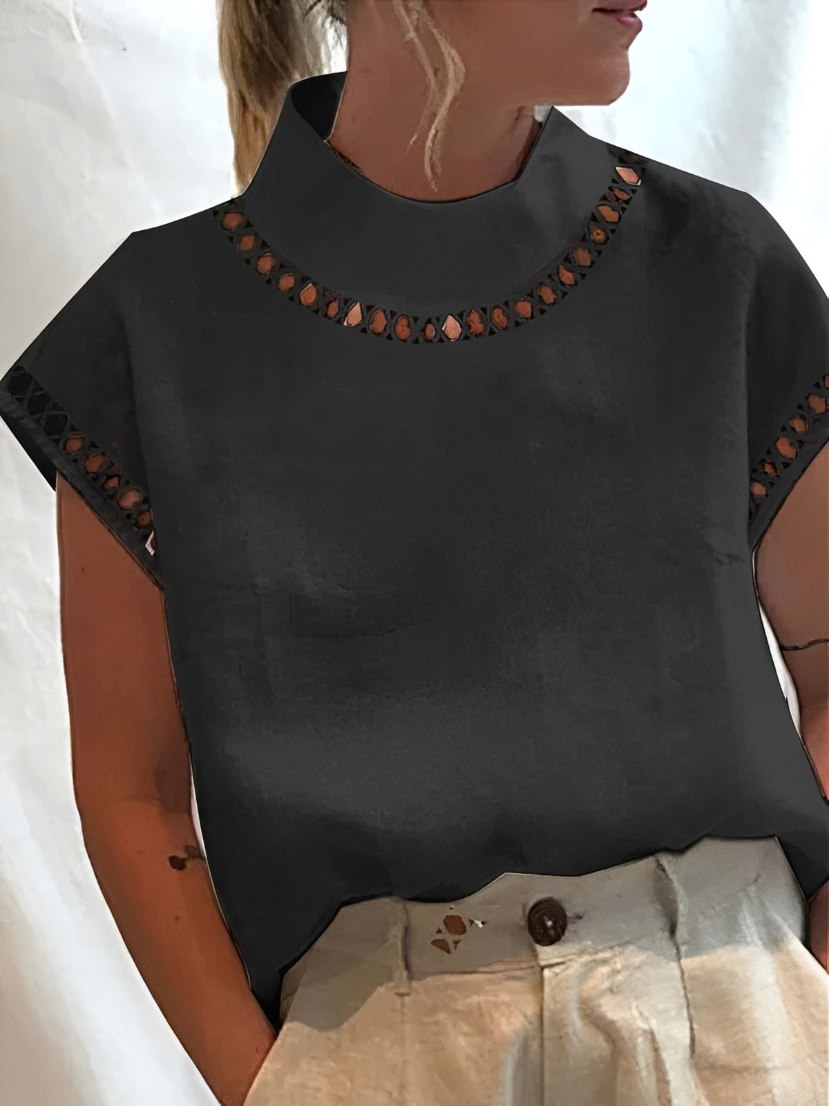 Nannie - Elegantes Damen-Top mit Ausschnitt