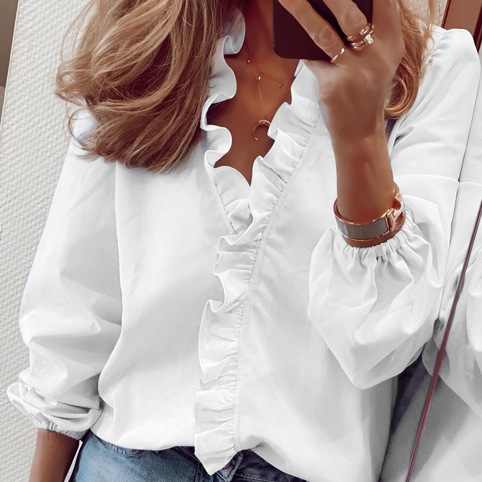 Martha - Elegante Damenbluse mit Rüschen und V-Ausschnitt