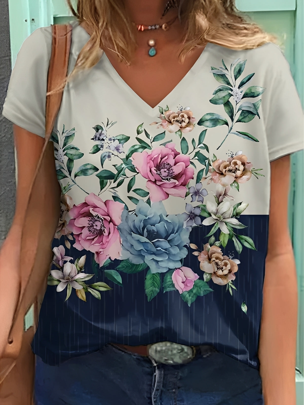 Niki - Schickes Damenoberteil mit Blumenmuster