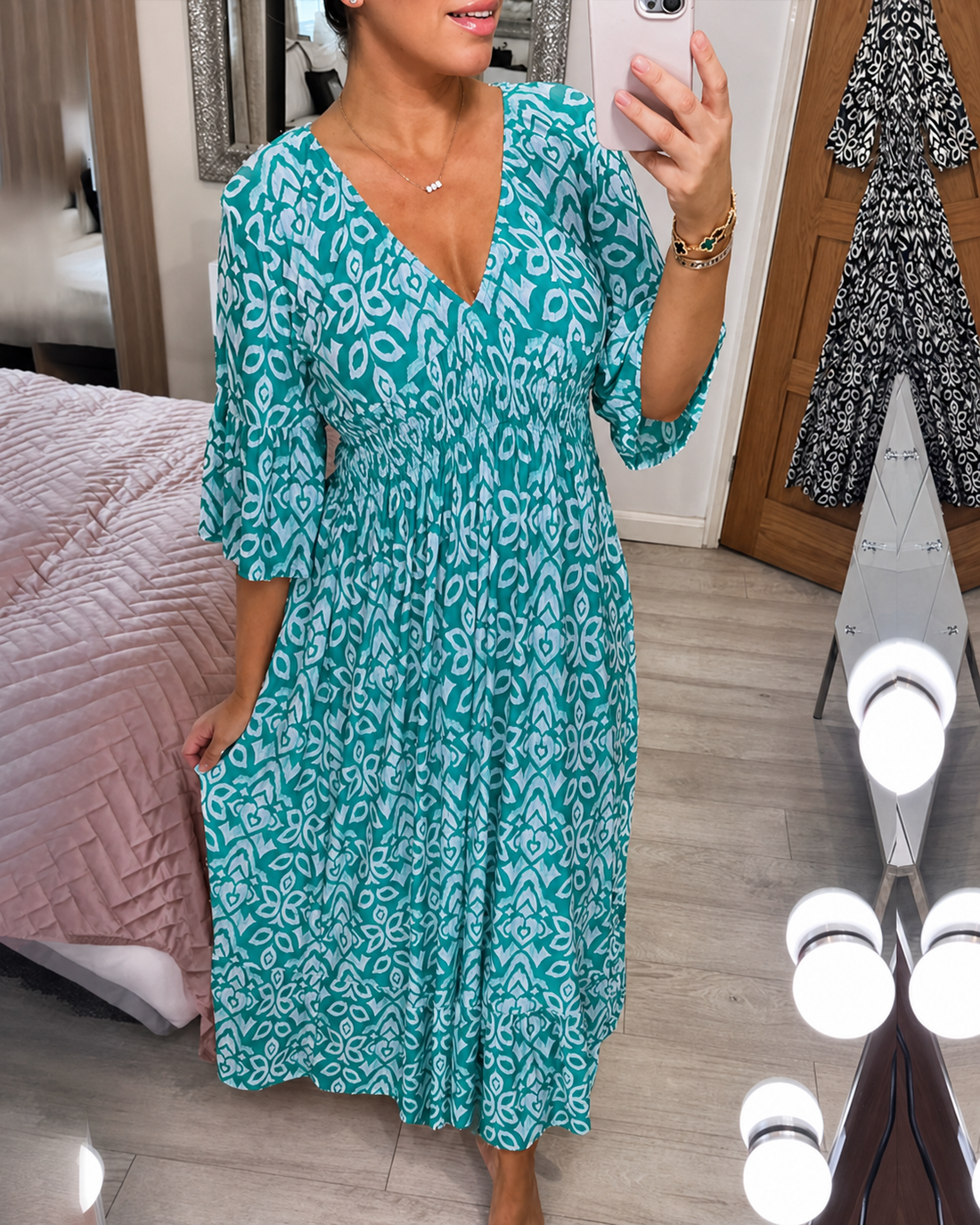 Yvonne - Schickes Rüschenkleid