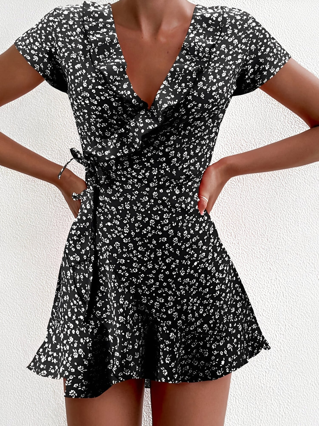 Betsy - Elegantes Mini-Kleid mit Blumenprint