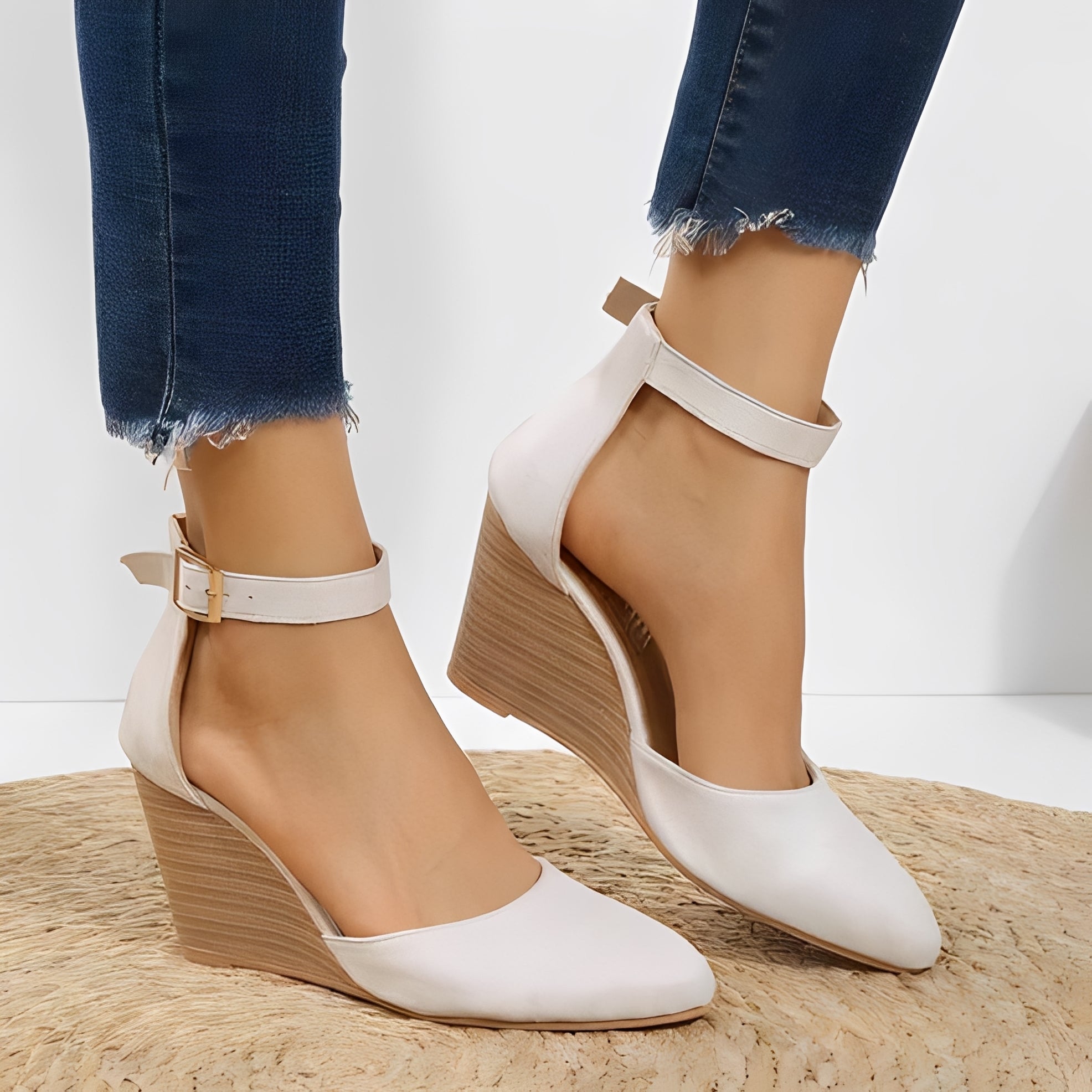 Cristina - Damen-Spitzsandale: Elegant und aktuell