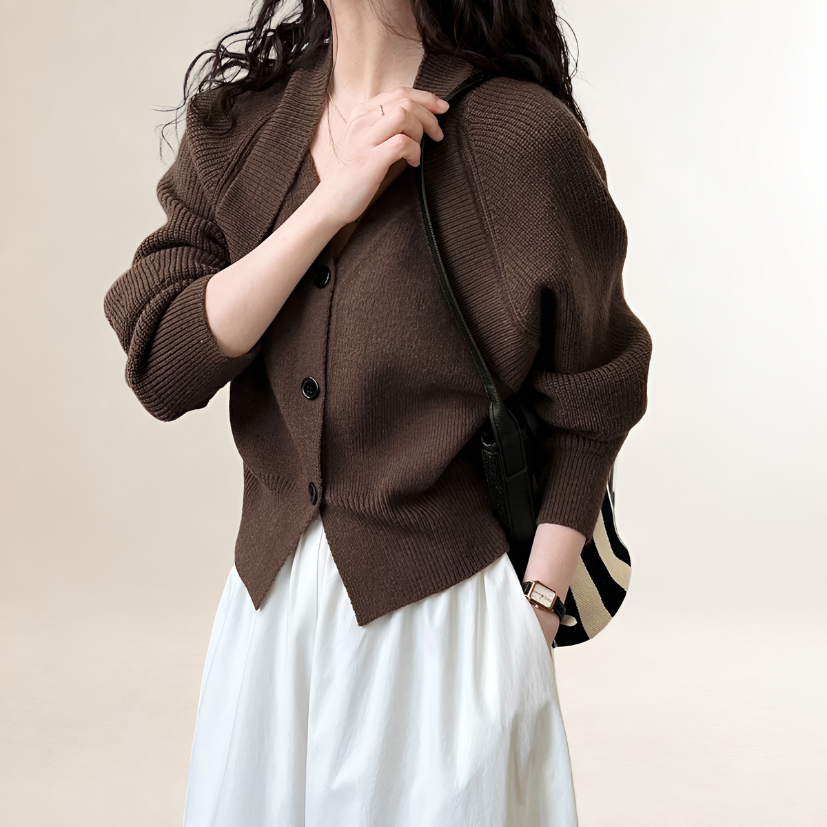 Damentaille Cardigan mit V-Ausschnitt, Knopfleiste und langem Arm
