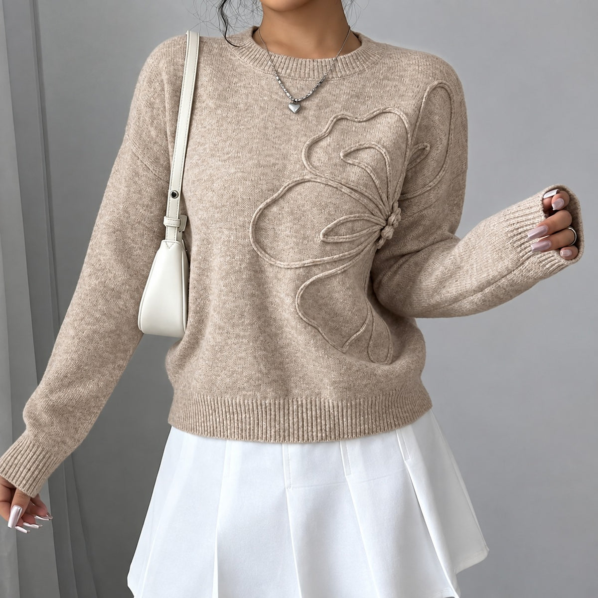 Damentop mit Blumenstickerei - Locker sitzend, Rundhalsausschnitt, leicht gekürzt