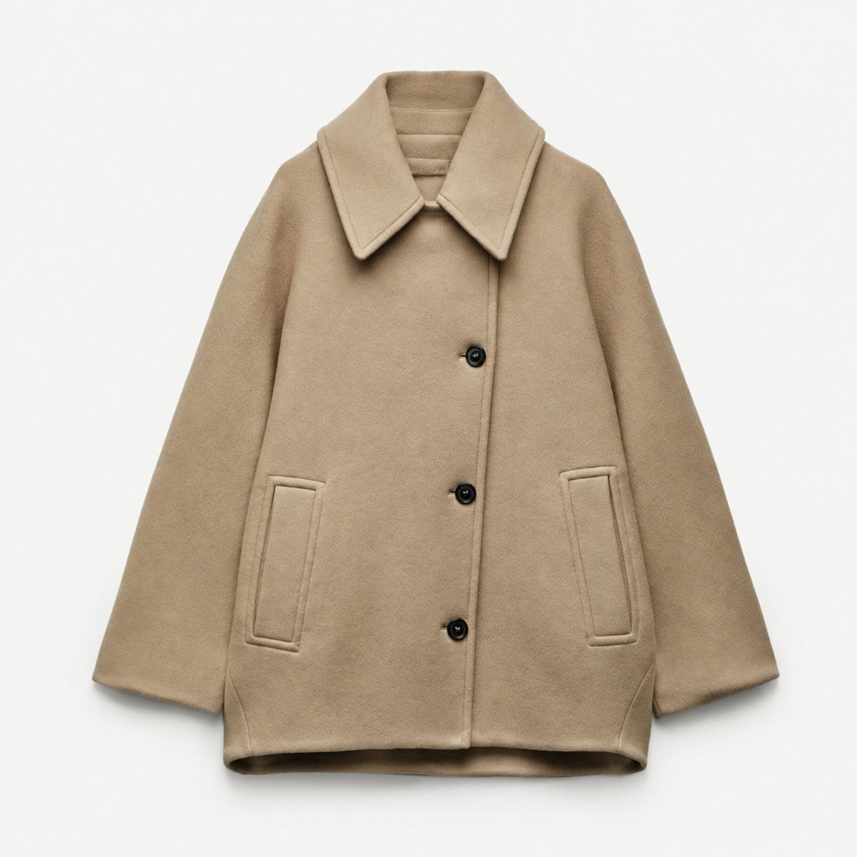 Oversize-Mantel für Damen mit klassischem Kragen, Knopfverschluss und weiter Silhouette.
