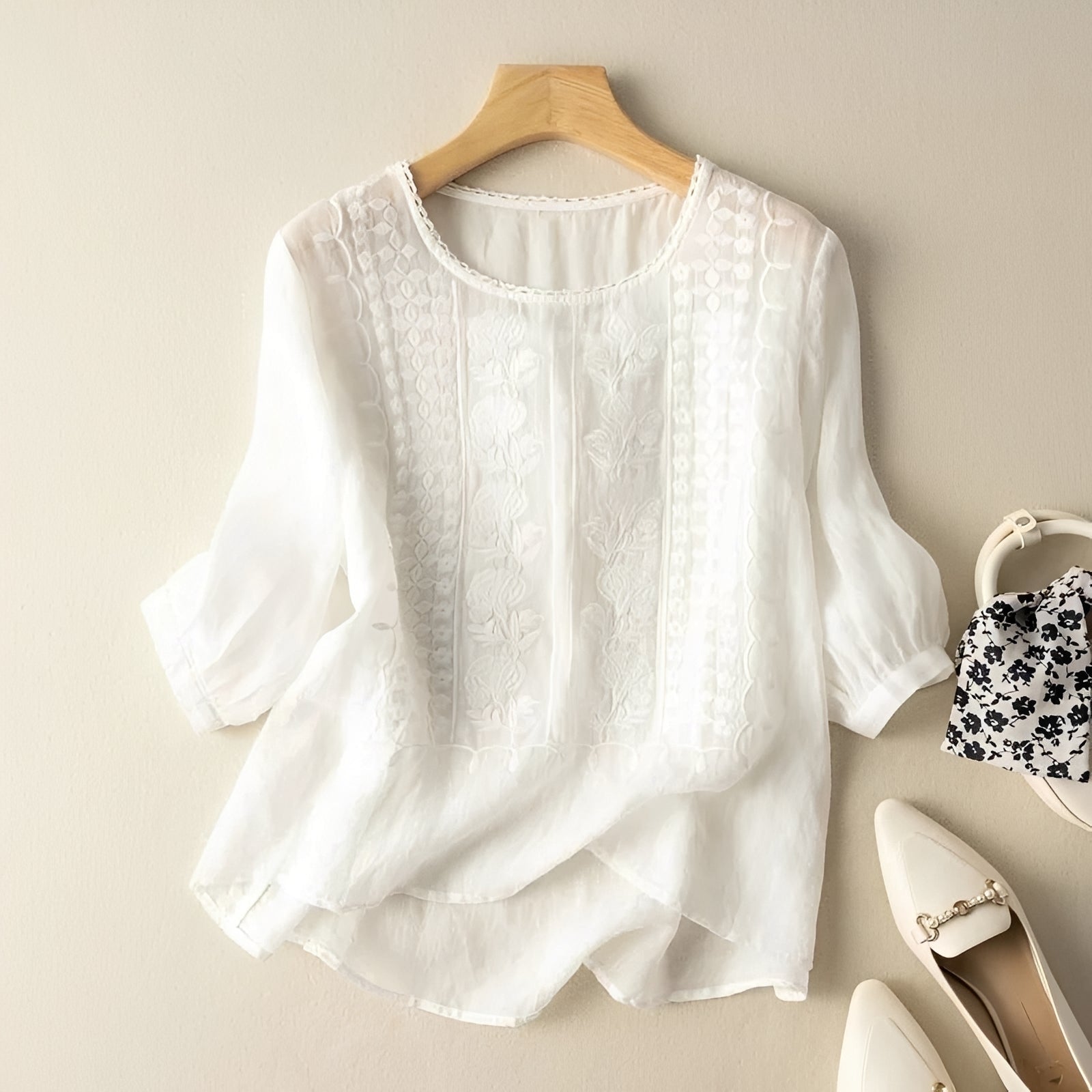 Daniyal - Luftige Bluse mit gestickten Details